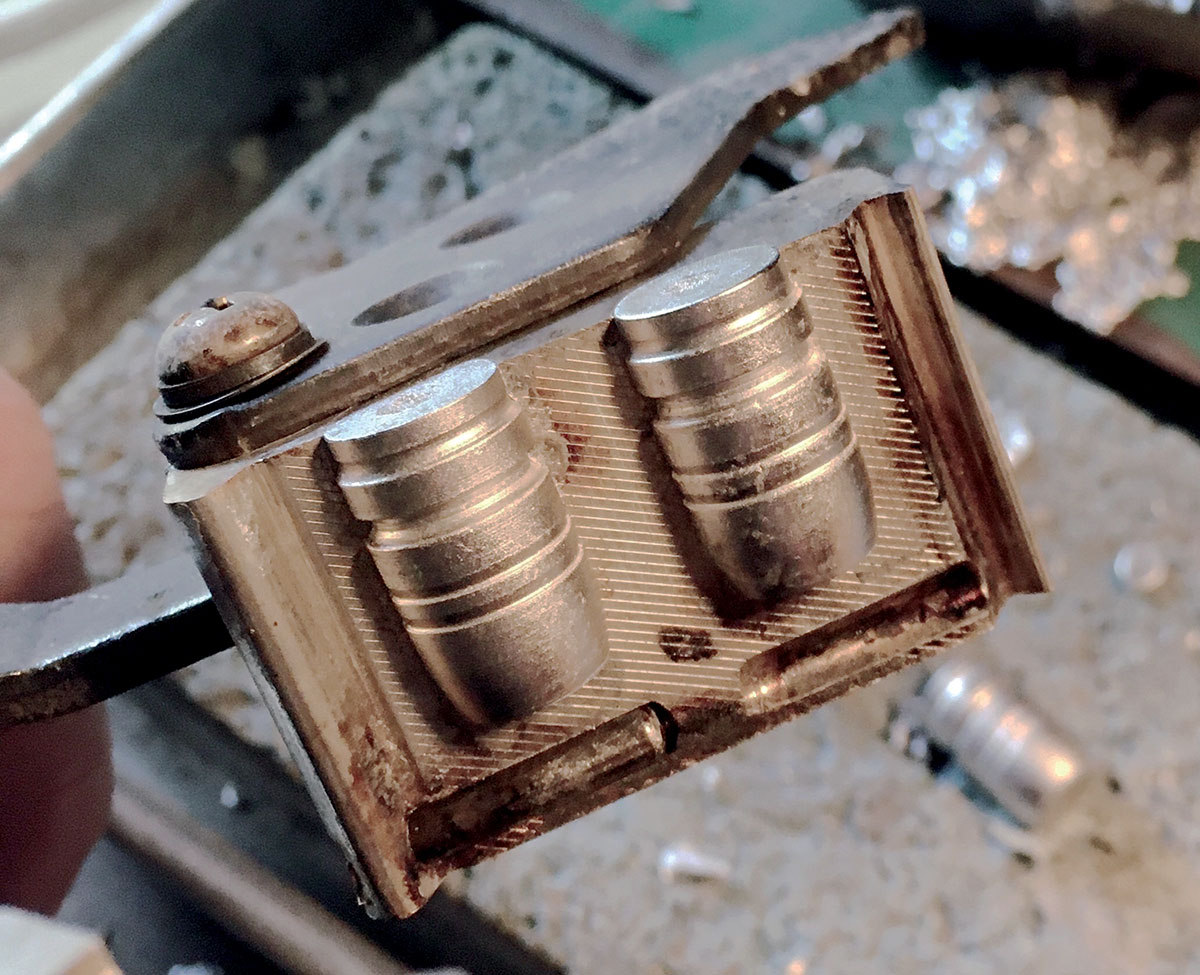 Moulds don’t need to be fancy to work. This Lee Precision mould works great and costs around $25.